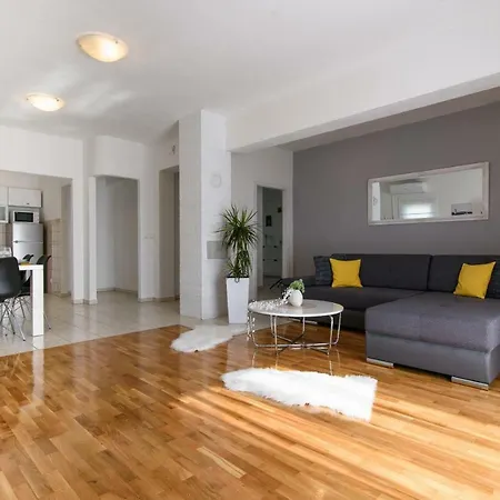 Vengo Τρογκίρ